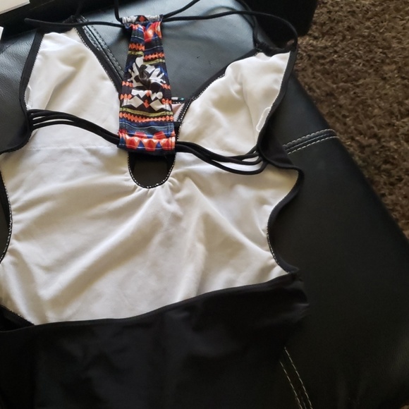 Bathing suit - Picture 2 of 3